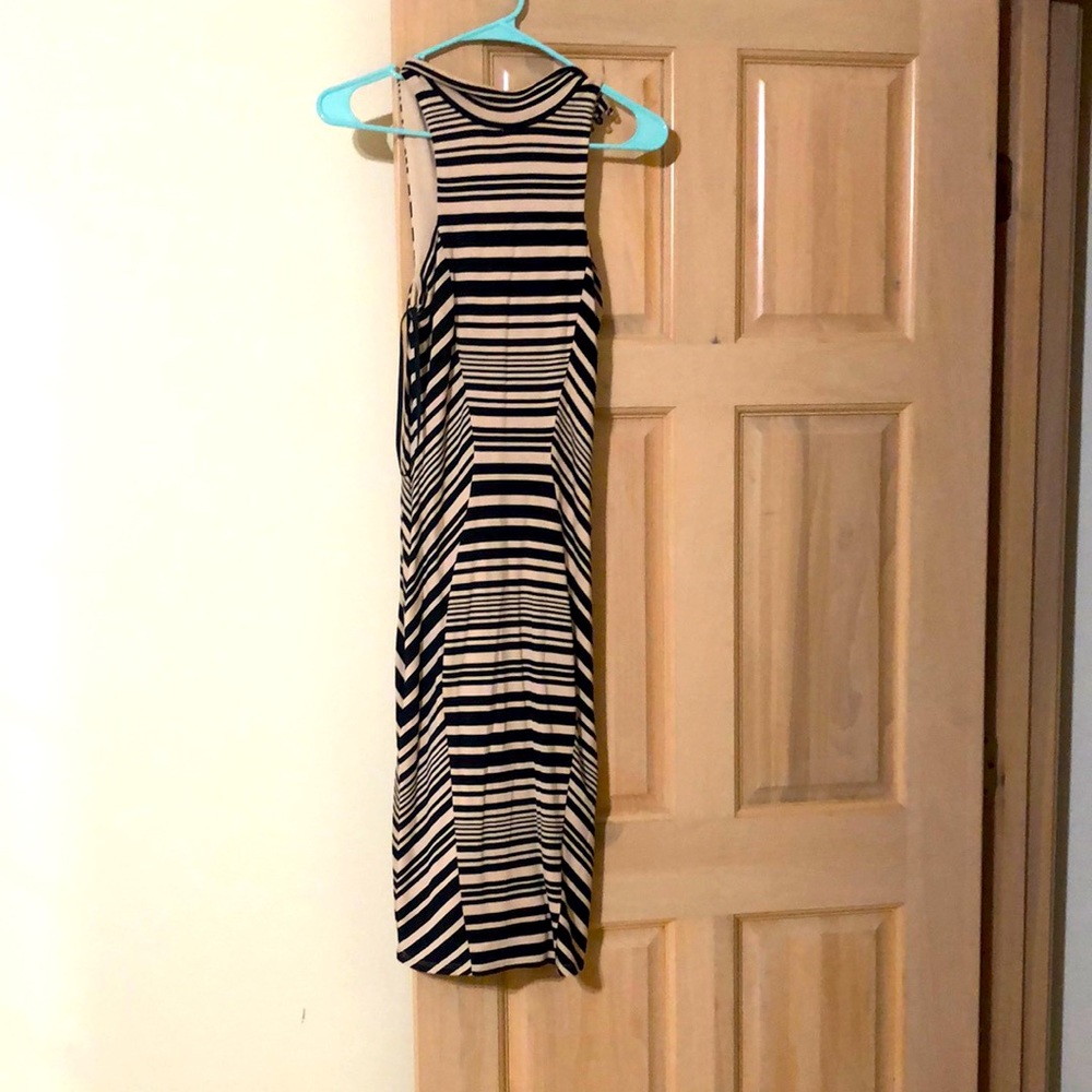 Cute glove fitting Bebe dress!